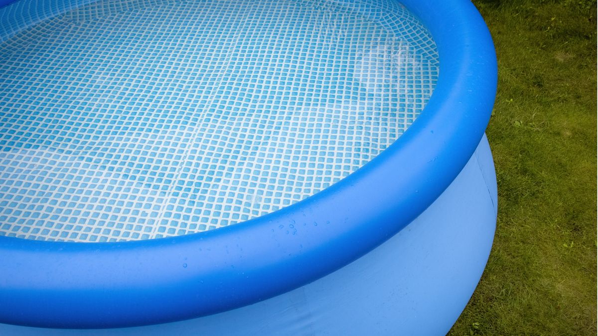 So verhindern Sie, dass das Gras unter einem Pool abstirbt – Expertentipps für die Erhaltung Ihres Rasens