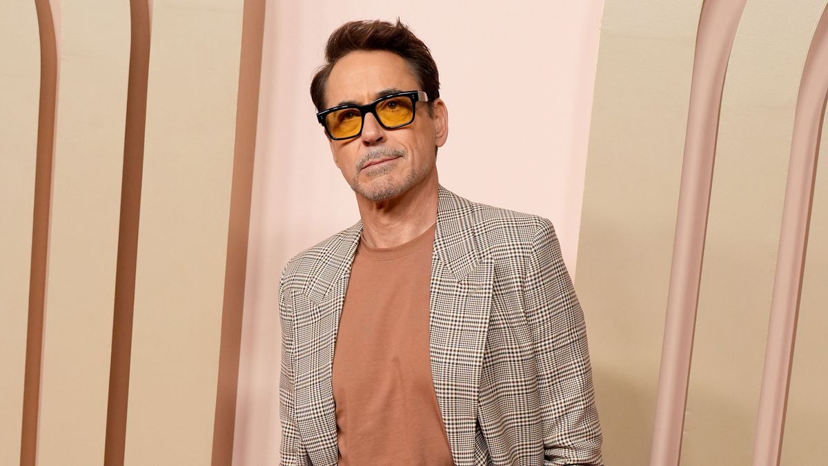 Die bildschöne Garten-Pool-Landschaftsgestaltung von Robert Downey Jr. ist eine Meisterklasse im ruhigen mediterranen Stil
