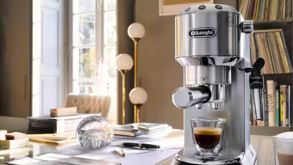 Ich habe diese Espressomaschine nur gekauft, weil sie winzig war – 5 Jahre später ist sie mein Lieblingsgerät, das ich besitze (und derzeit gibt es bei Amazon 20 % Rabatt)