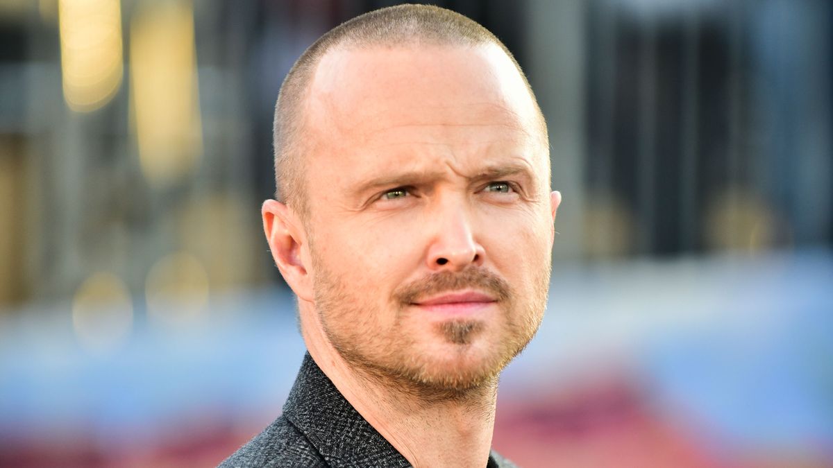 Aaron Pauls ruhiger Eingangsbereich ist modern-rustikale Perfektion – und ich gehe davon aus, dass diese warmen Neutraltöne auch im Jahr 2025 der beliebteste Trend sein werden
