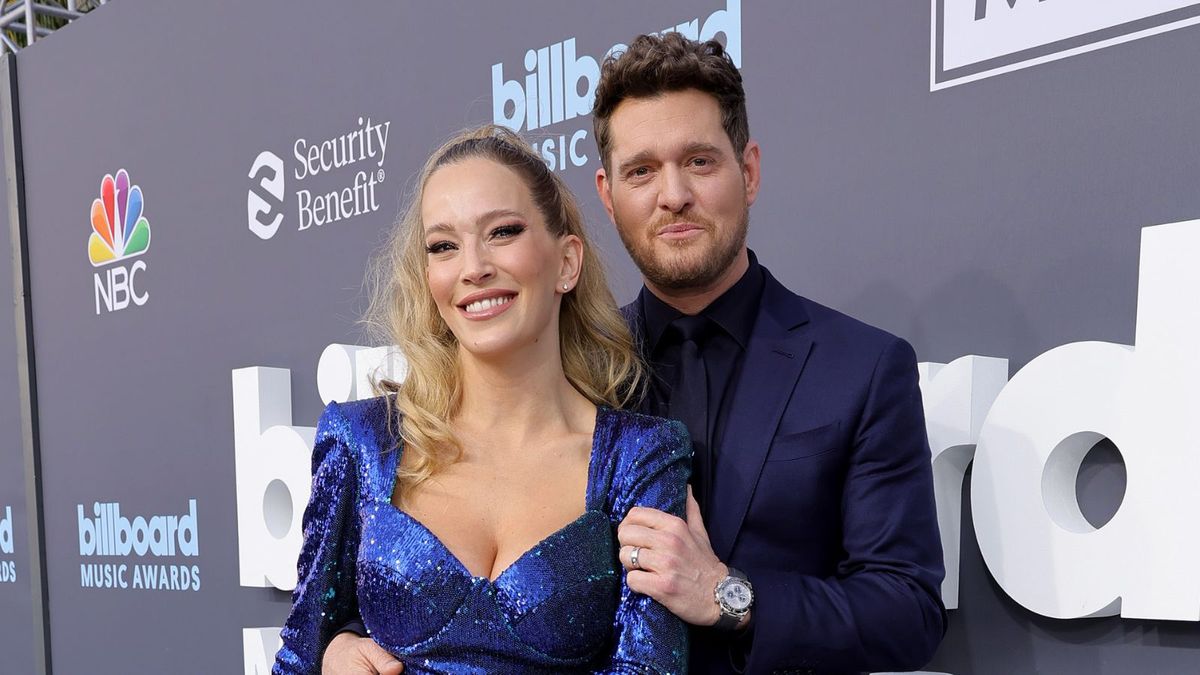 Das Schlafzimmer von Michael Bublé und Luisana Lopilato beweist, dass Neutralität nicht langweilig bedeutet – ihre strukturierten Elemente erwecken diese beruhigende Farbpalette zum Leben
