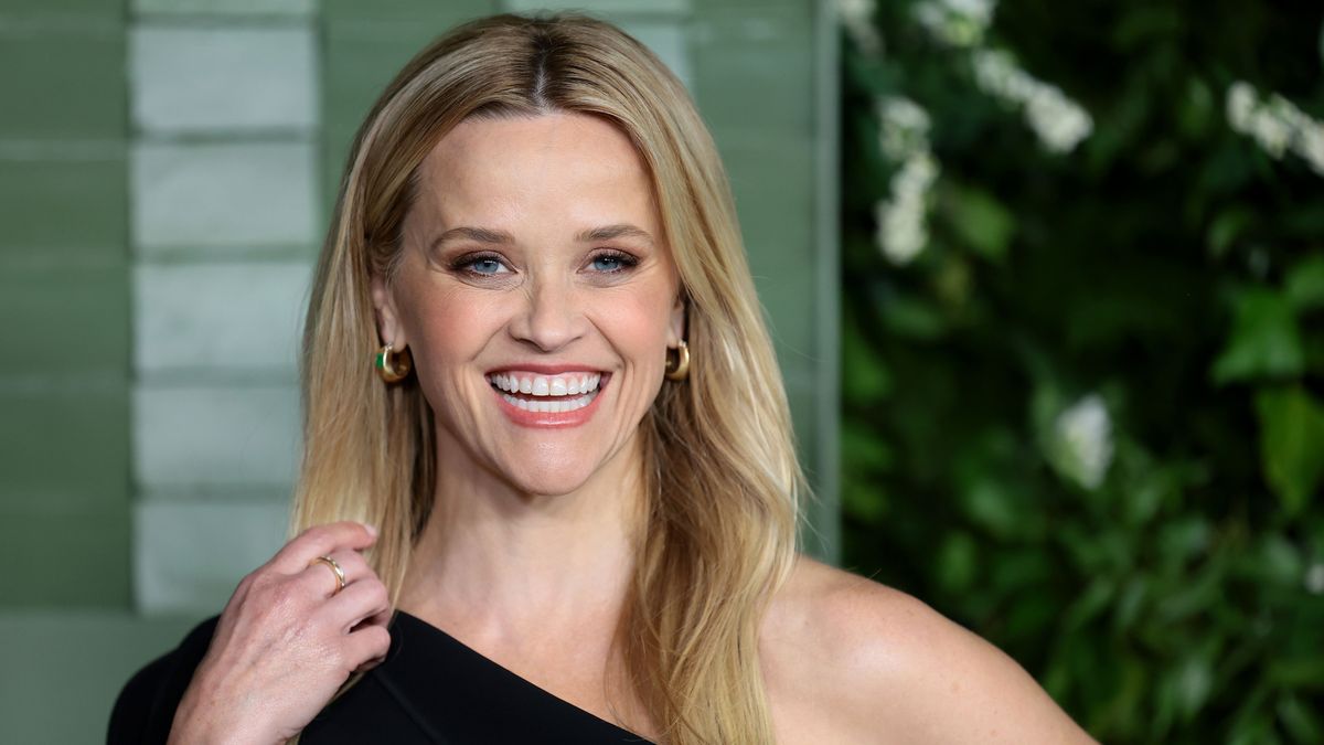 Der traditionelle Weihnachtskamin von Reese Witherspoon sollte in dieser Saison jeder dekorieren – er ist zeitlos, langlebig und geht über die Trends von 2024 hinaus
