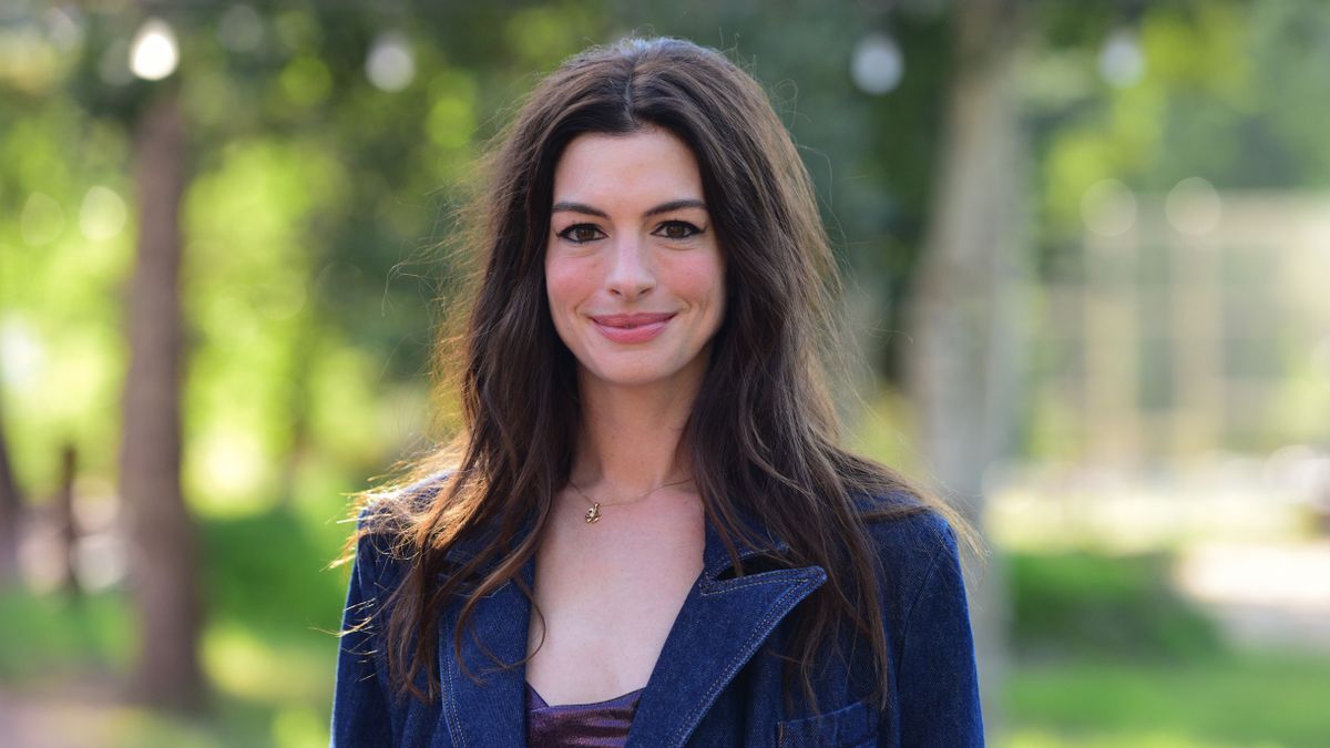 Die unorthodoxe Küchenbeleuchtung von Anne Hathaway erweckt einen klassischen Stil zu neuem Leben – bis ich ihn sah, war ich vom modernen Bauernhaus-Look fasziniert