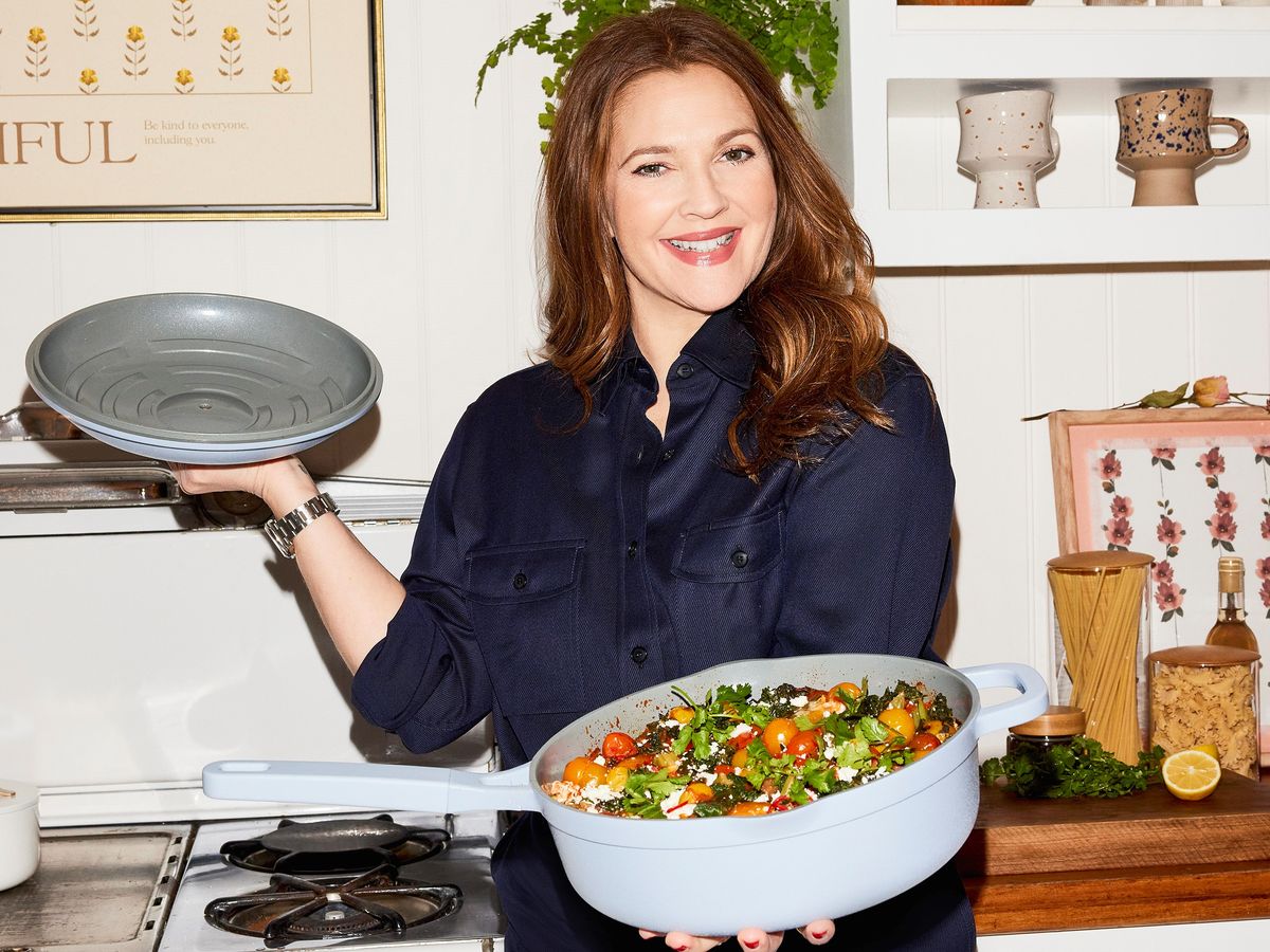 Drew Barrymore hat ihre weiße Heißluftfritteuse gegen einen überraschend vielseitigen Farbton ausgetauscht – eine beruhigende Variante eines ihrer meistverkauften Geräte