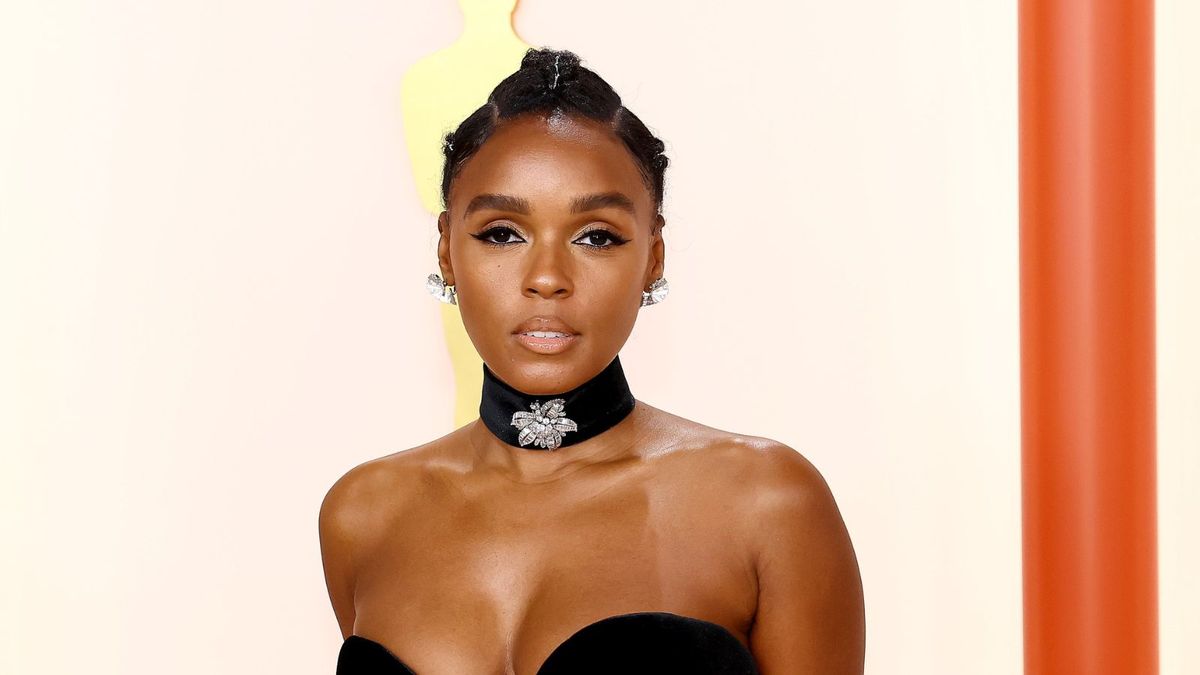 Janelle Monáes auffällige und doch schlichte Wohnzimmeraufbewahrung stellt ihre Leidenschaft für Musik mit einem stilvollen Mittelpunkt zur Schau