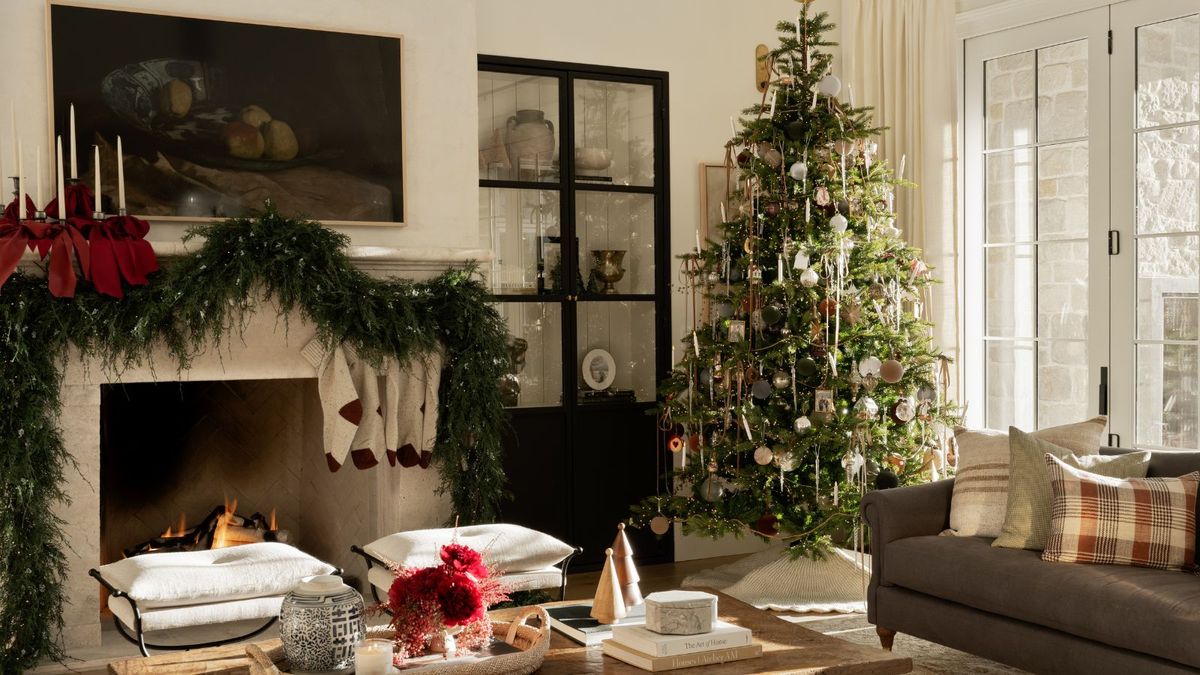 Der Weihnachtsbaum von Shea McGee bringt jeden Feiertagstrend für 2024 in einem eleganten Look auf den Punkt – hier erfahren Sie, wie Sie ihn nachbilden