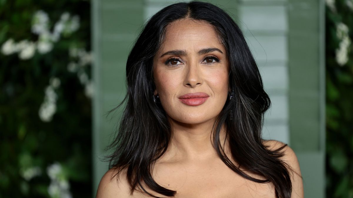 Der ausdrucksstarke Weihnachtsbaum von Salma Hayek ist ein herrliches Beispiel dafür, wie man mit seiner Dekoration Spaß haben kann – und er signalisiert einen großen Trend für 2025