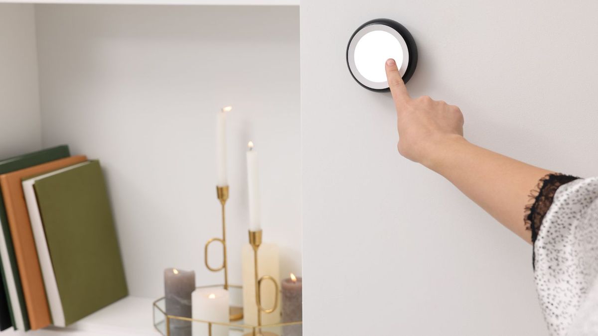 Ein Hygrometer ist ein kostengünstiges, von der Klimatisierungstechnik zugelassenes Gerät, das Ihr Zuhause vor Kondensation, Schimmel und hohen Energierechnungen bewahren kann
