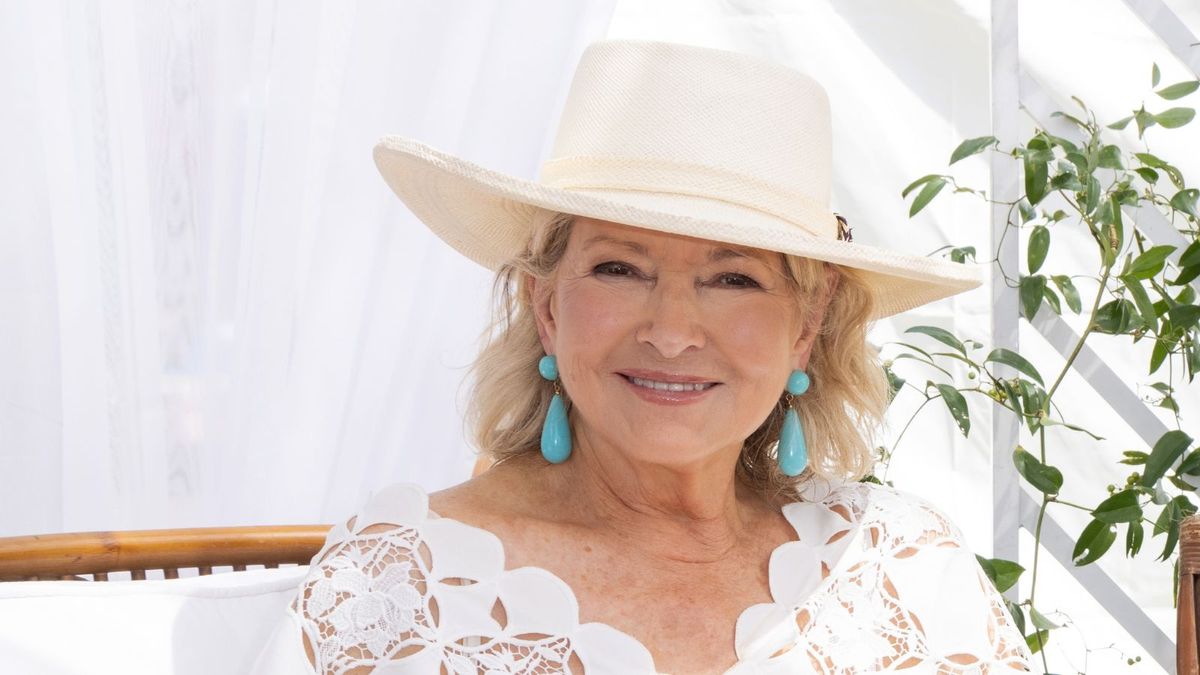 Martha Stewart sammelt Vintage-Pflanzentöpfe in einer auffälligen Aqua-Farbe – Designer sagen, dass es der perfekte Akzent für die Wirkung ist