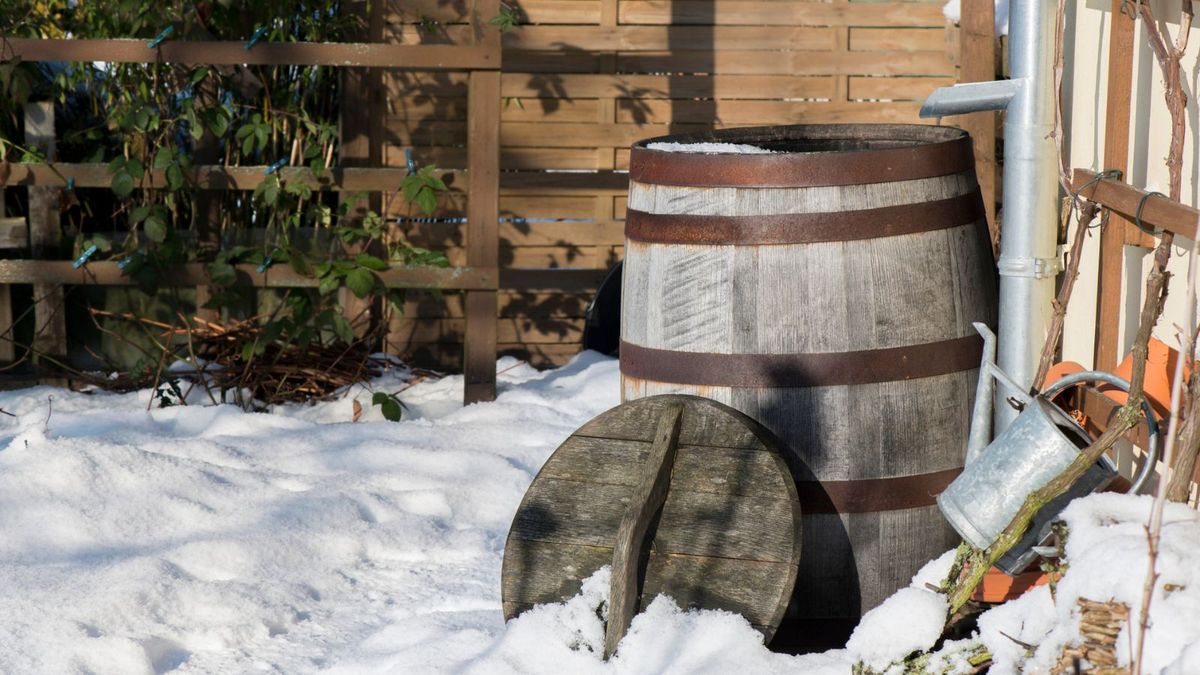 So machen Sie eine Regentonne winterfest – Experten verraten 4 einfache Schritte und warum Sie sie immer kopfüber lagern sollten