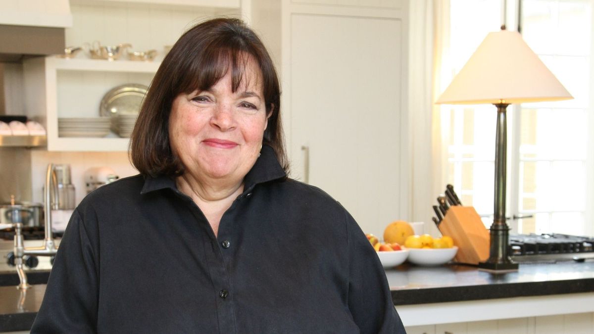 Die Arbeitsplattenlampen von Ina Garten haben sich verändert, wie ich die Küchenbeleuchtung betrachte - sie sind warm, umgebend und überraschend praktisch