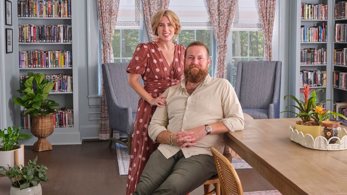 Die neue Lichtkollektion von Erin und Ben Napier hat sich von ihrer südlichen Heimatstadt inspirieren lassen-und es ist mit eleganten Stücken im Vintage-Stil gefüllt