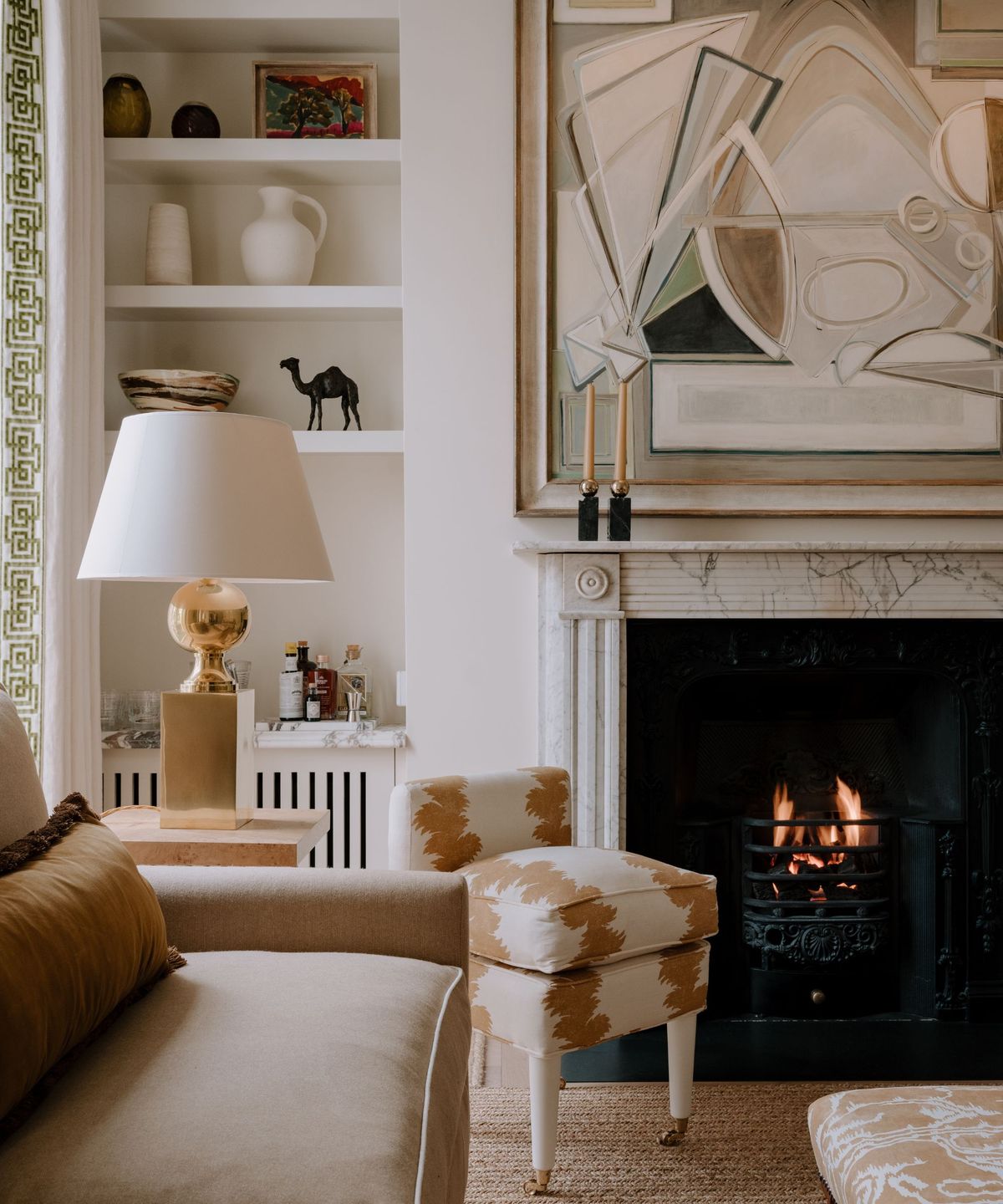 Diese Bijou -Wohnung in einem georgianischen Gebäude der Klasse II in London beweist, dass kleine Häuser sehr elegant sein können