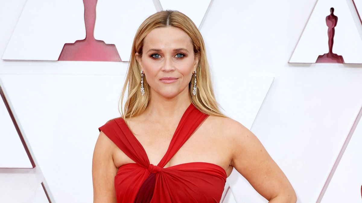 Das Wohnzimmer von Reese Witherspoon tippt in einen gemusterten Trend, den Designer für "Zonen" -Räume verwenden - es ist super einfach zu replizieren