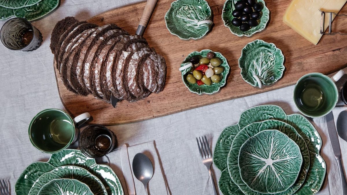 Die stilvollsten Hostessen, die ich kenne, sind in diesem Frühjahr Tischsuche mit Kohlware - dies ist die schickste Möglichkeit, den Trend von nur 10 US -Dollar einzukaufen
