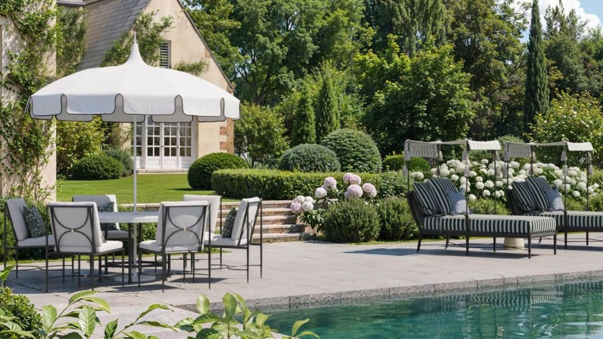 Euro Sommer auf diese Weise - Bringen Sie Ihre Terrasse mit der Kollektion von Kathy Kuo Home ins Mittelmeer, die derzeit zu bis zu 20% Rabatt vorliegt