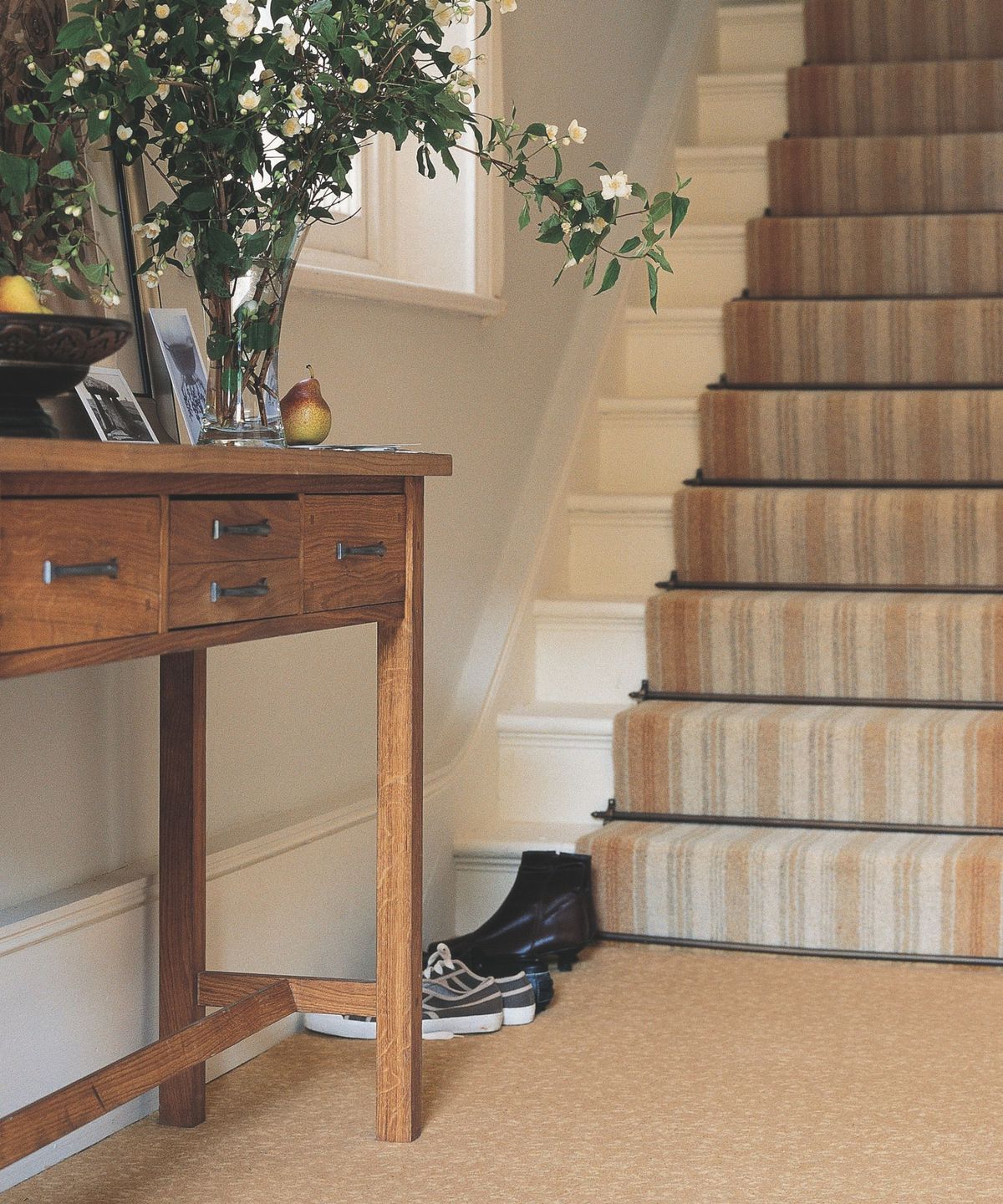 Wie Sie den besten Teppich für Treppen auswählen-Fußbodenspezialisten schwören auf diese Materialien für Langlebigkeit, Leichtigkeit der Reinigung und flache Schönheit