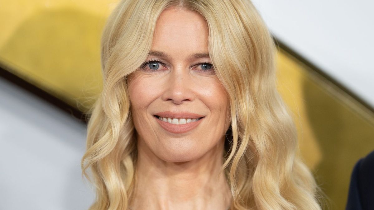 Claudia Schiffer verwendet eine Glaubwürdigkeit, um in ihrem Eingang eine Erklärung der 70er Jahre zu erstellen-Experten sagen, es habe überraschende Wohltätigkeitsvorteile