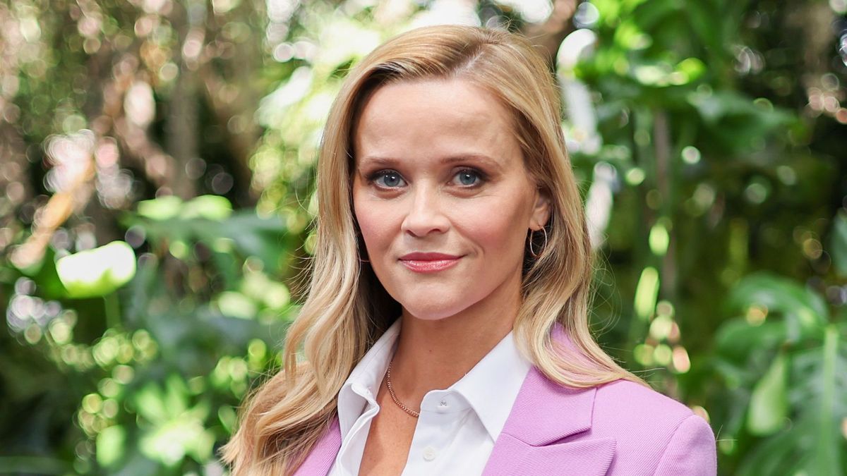Diese Reese Witherspoon-zugelassene Feder-Tisch-Einstellung macht den Fall, dass ein mehr Blumenmix mehr ist-lassen Sie es Ihre Blaupause für das Frühlings-Hosting sein