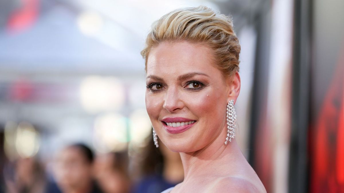 Katherine Heigl verwendet diese exakte Martini -Brille, um ihrer neutralen Küche sofortige Aufregung zu verleihen - und sie beherrschen 2025s luxuriösesten Trends