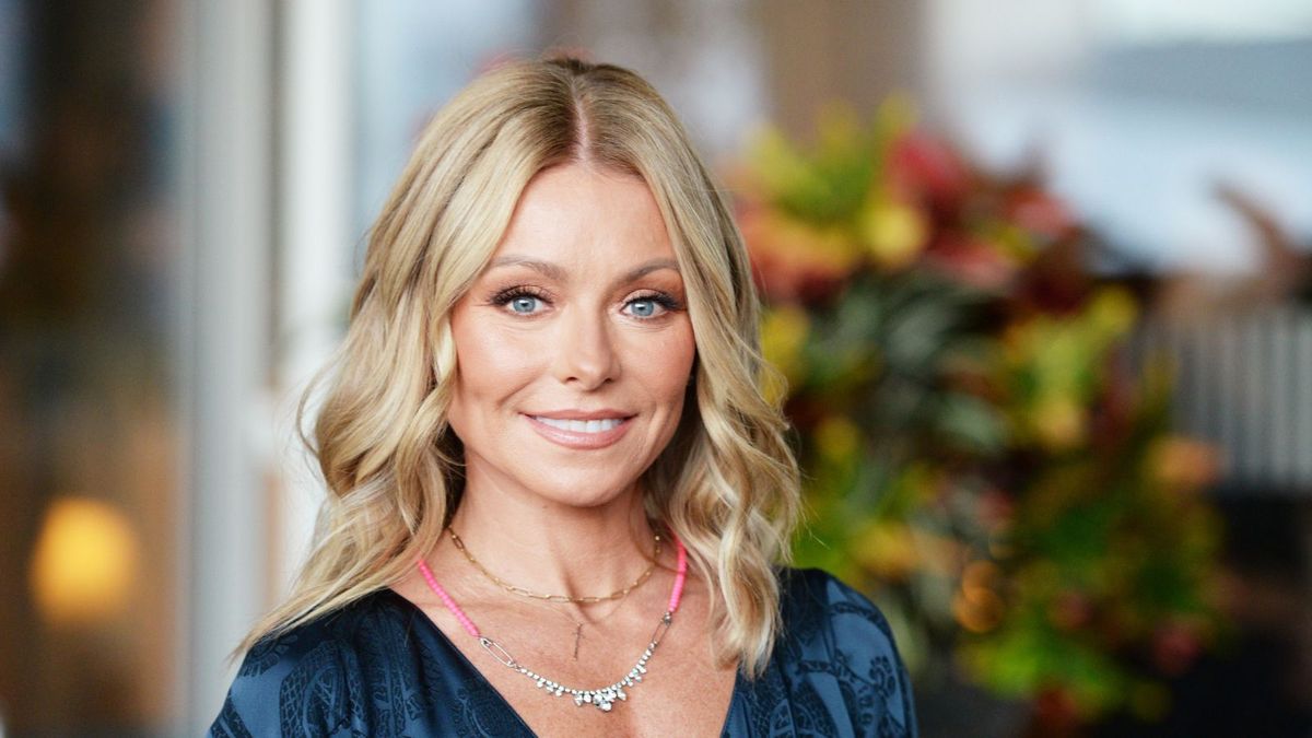 Kelly Ripa und Mark Consuelos '' alter Geldstil 'Küchenschränke bringen einen "Hauch von Formalität und Tradition"-die Ergebnisse sind wirklich zeitlos