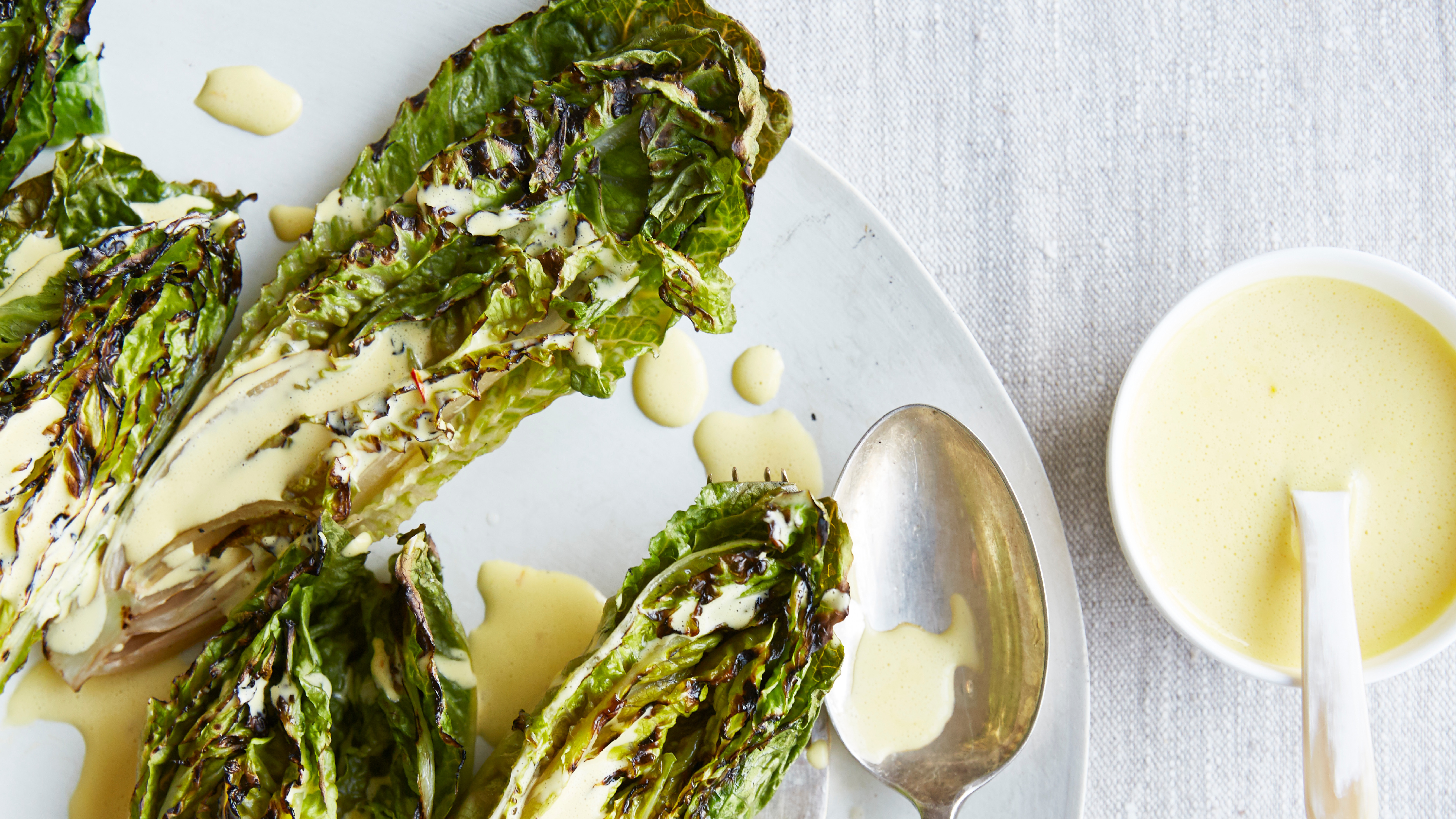 Verkohltes kleines Juwel mit Safran -Dressing