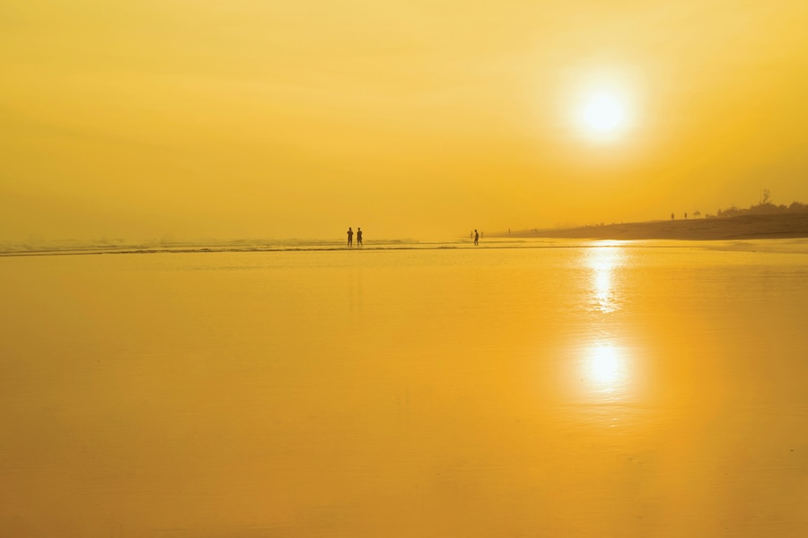 How the weather got ‘stuck’ over the UK – and produced an unusually dry and warm spring