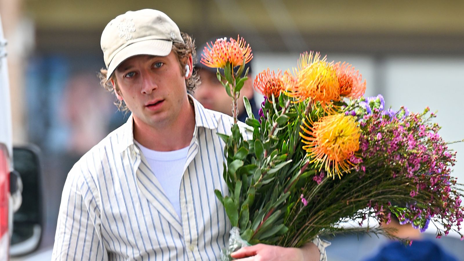 jeremy allen white with a bouquet of flowers