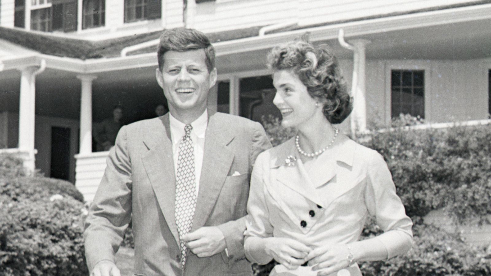 jackie kennedy and jackie o in front of their summer home