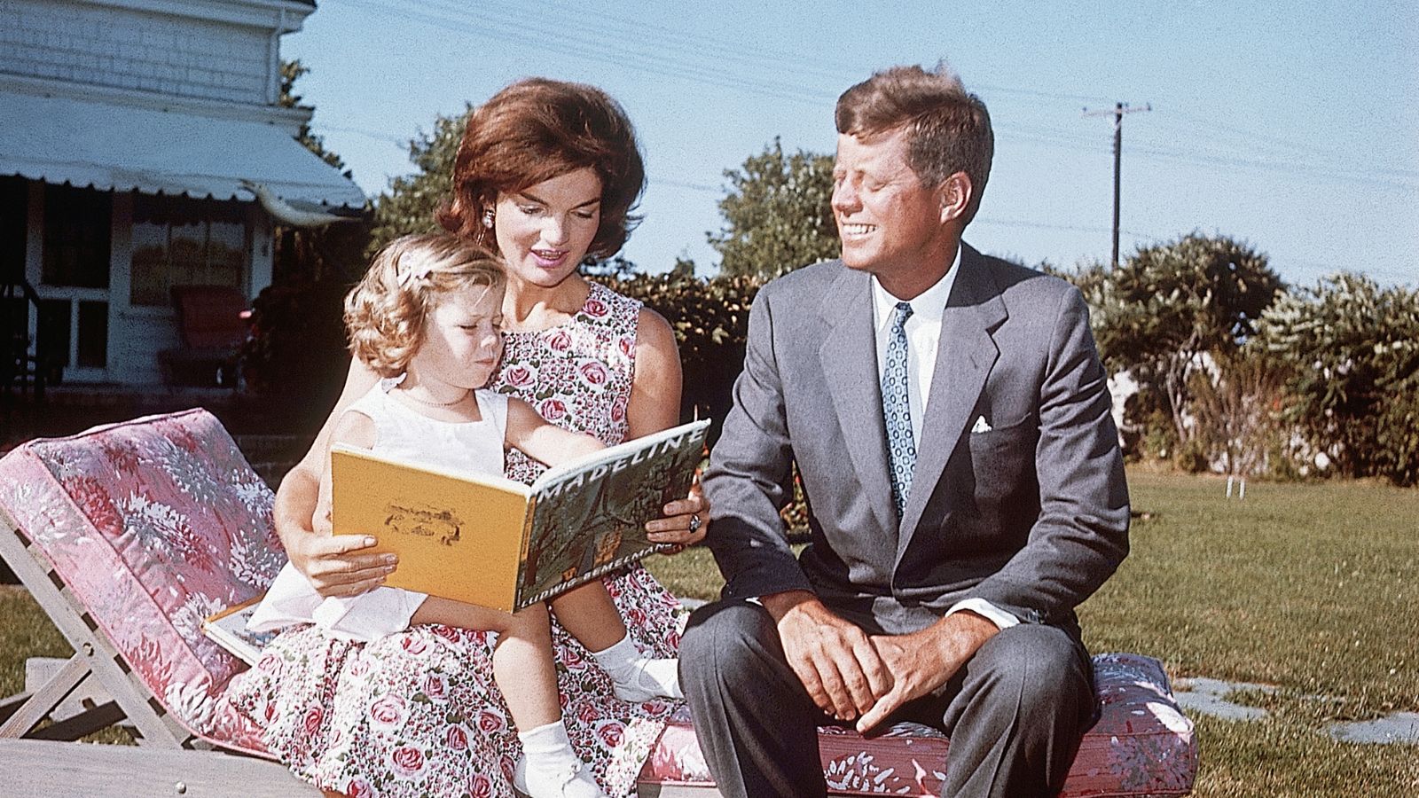 jackie o and jfk at their summer house
