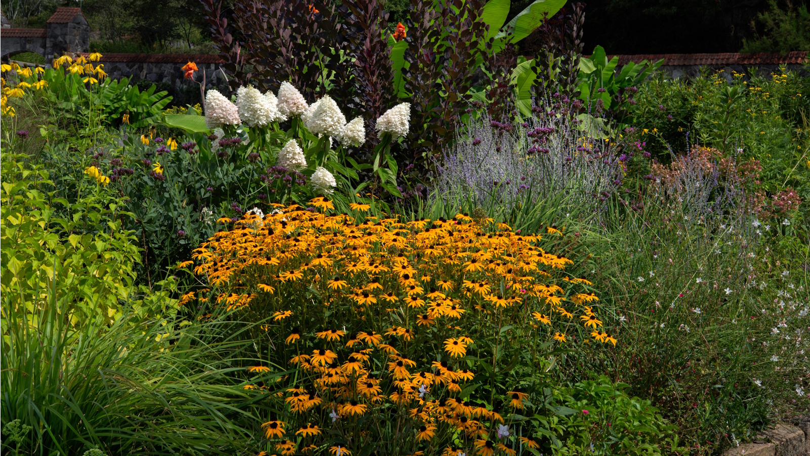 How to attract wildlife to your yard in fall