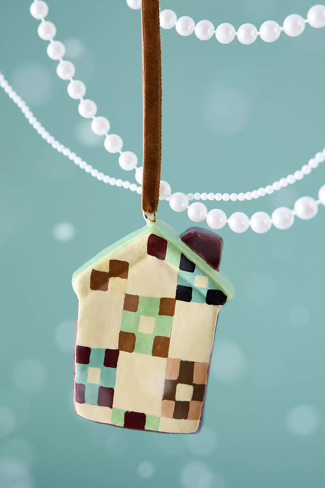 Patchwork-Haus aus Pappmaché 