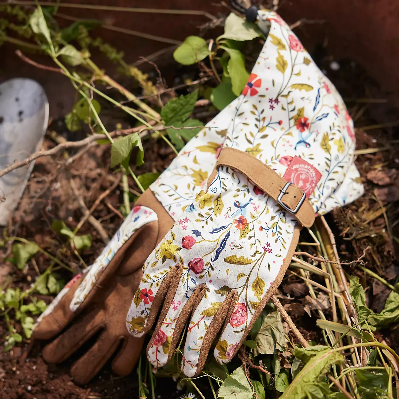 Weiße Gartenhandschuhe mit Blumenmuster