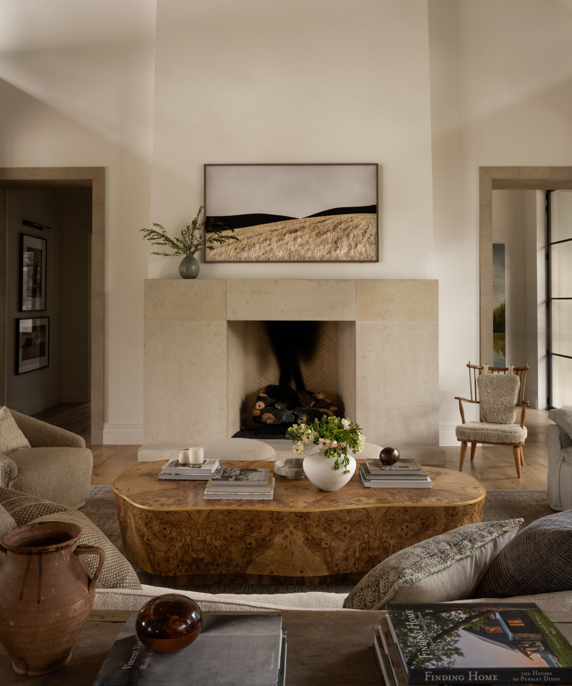 Studio McGee's The Oaks Project-Serie mit Bildern moderner, rustikaler Bauernhaus-Wohnzimmer