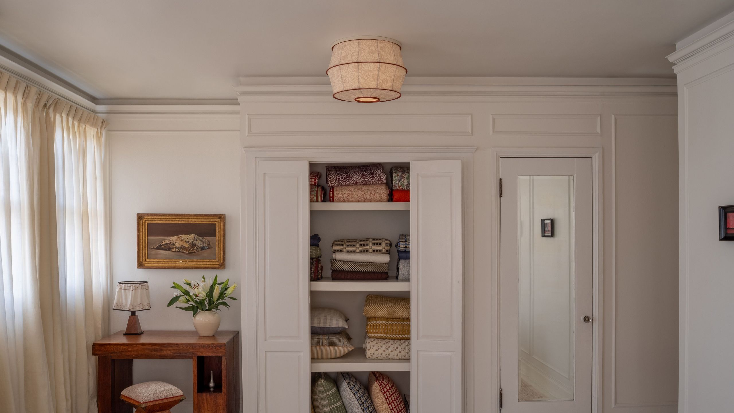 „Boob Lights“ ließen meine Wohnung billig aussehen – aber ich habe gerade die perfekte kabellose, mieterfreundliche Lösung gefunden, die jeder installieren kann