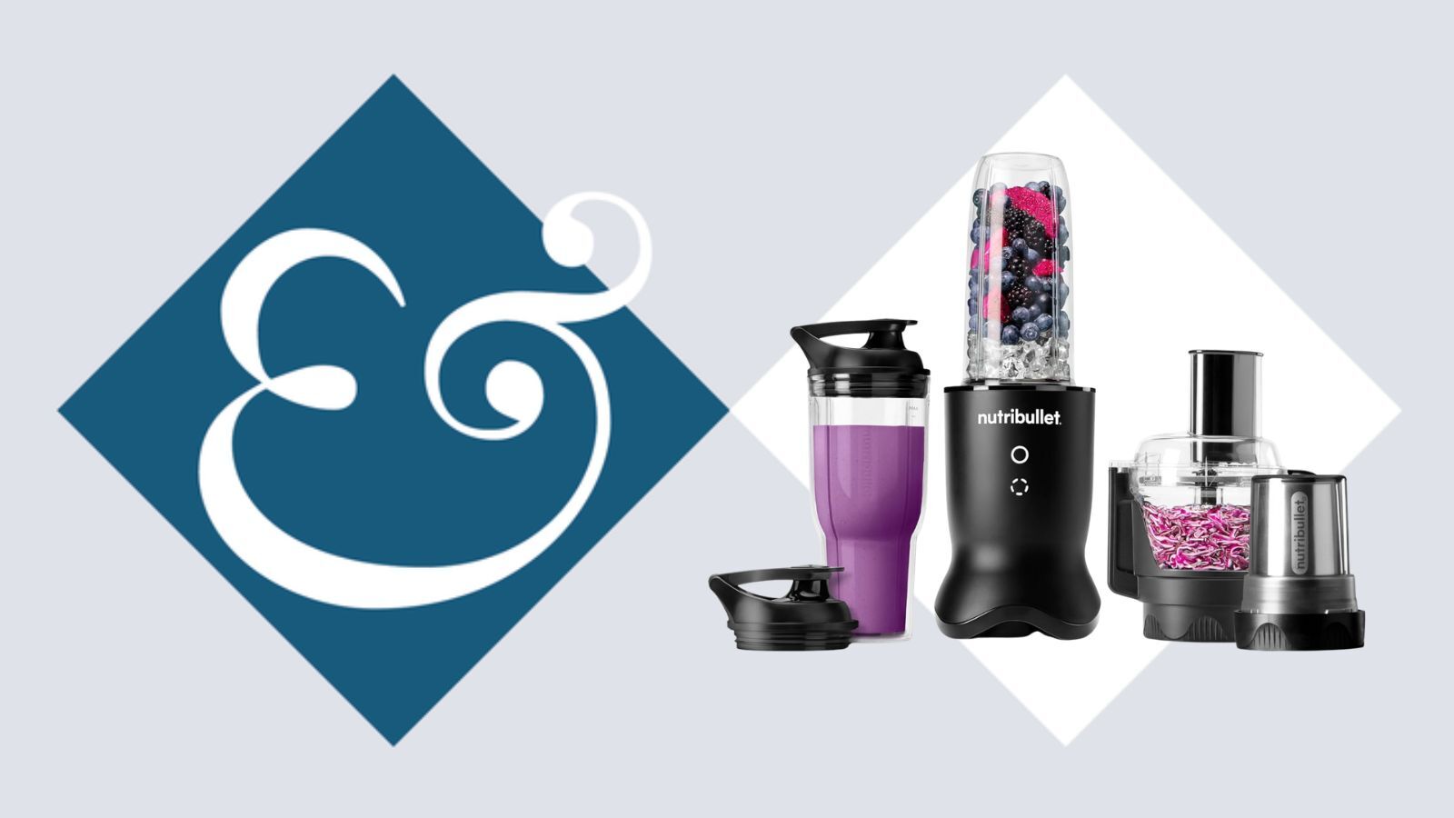 Ein Ausschnitt aus dem Nutribullet-Kombimixer und der Küchenmaschine auf einem blau-weißen Homes & Gardens-Diamantvorlage, bei der das geschweifte kaufmännische Und auf einem dunkelblauen Diamanten hervorgehoben ist