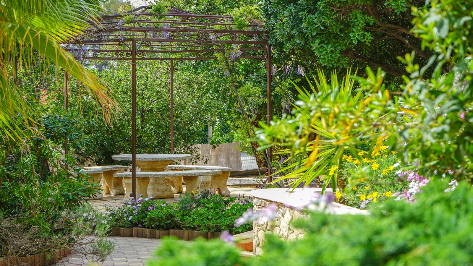 Hinterhof, Garten, Pergola, Sitzgelegenheiten