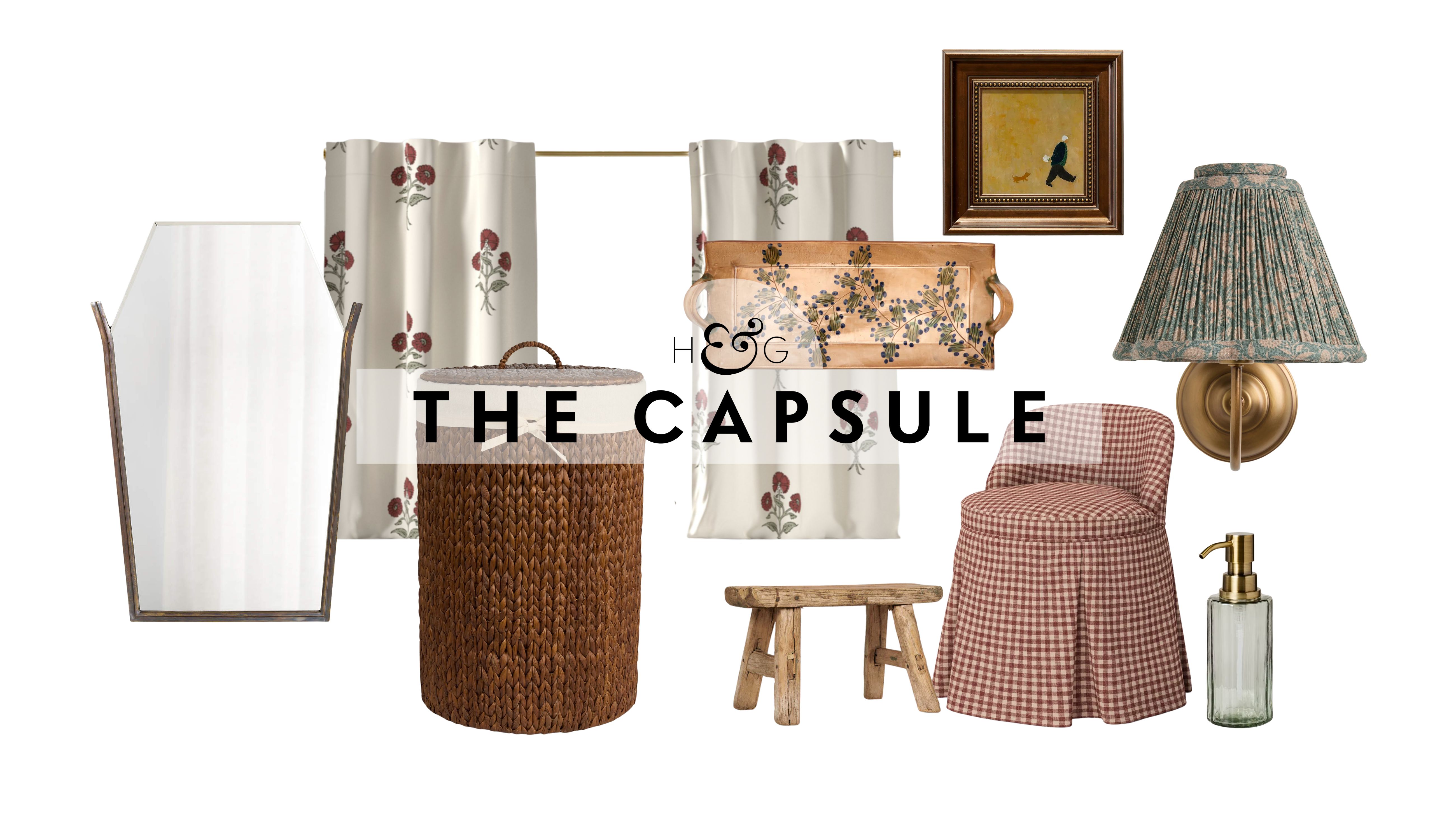 Badezimmerdekor, das nicht wie Badezimmerdekor aussieht, einschließlich eines charakteristischen Winkelspiegels, eines gewebten Wäschekorbs, eines Café-Vorhang-Duos mit Blockdruck, eines bemalten Keramiktabletts, eines Vintage-Holzhockers, eines Schminkstuhls mit Gingham-Röcke, antik inspirierter Kunstwerke, einer Wandleuchte mit plissiertem Schirm und einer Seifenpumpe aus grünem Glas