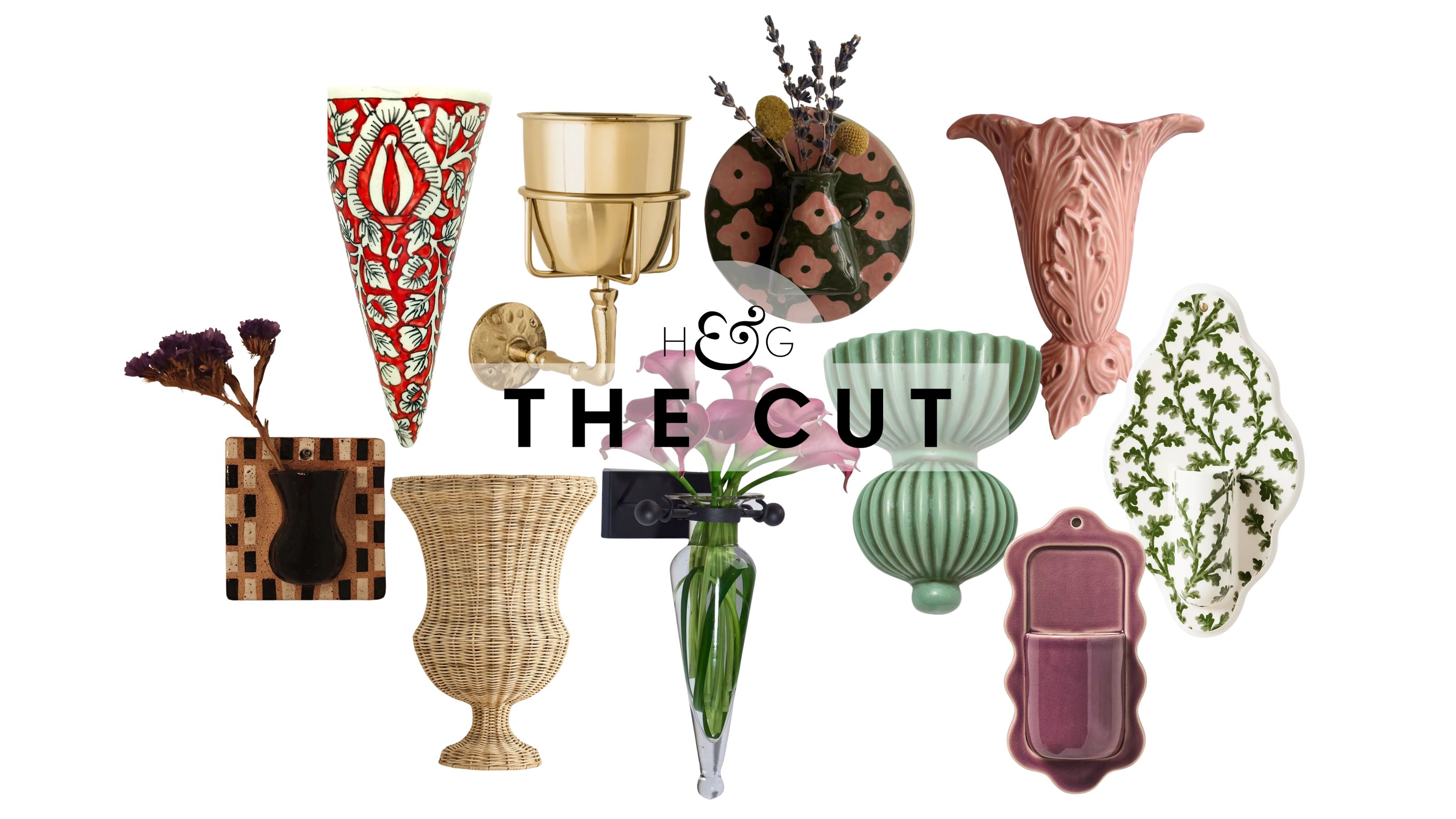 Wandvasen mit Stilen von botanischen Mustern bis hin zu Kringeln, abgebildet vor einem weißen Hintergrund