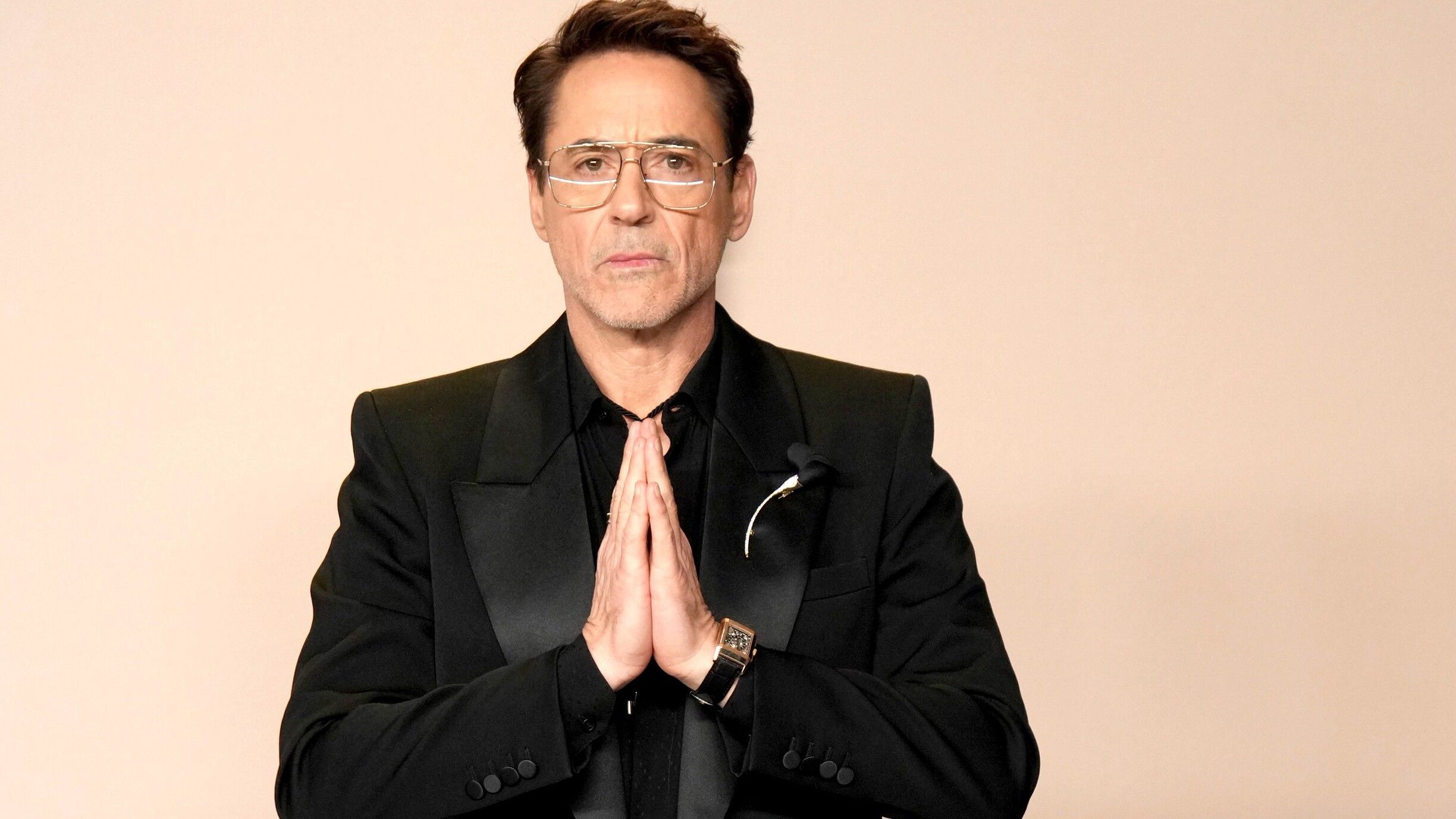 Der anspruchsvolle Patio von Robert Downey Jr. rettet im Alleingang diese einst polarisierende Möbelfarbe