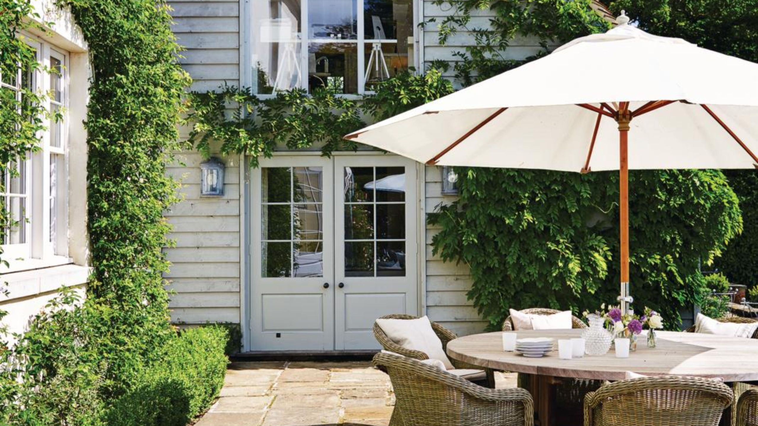 Ich wusste nicht einmal, dass es diese Art von Außenbeleuchtung gibt – aber diese diskrete 10-Dollar-ALDI-Leuchte löst das größte Hindernis für die Hinterhofatmosphäre