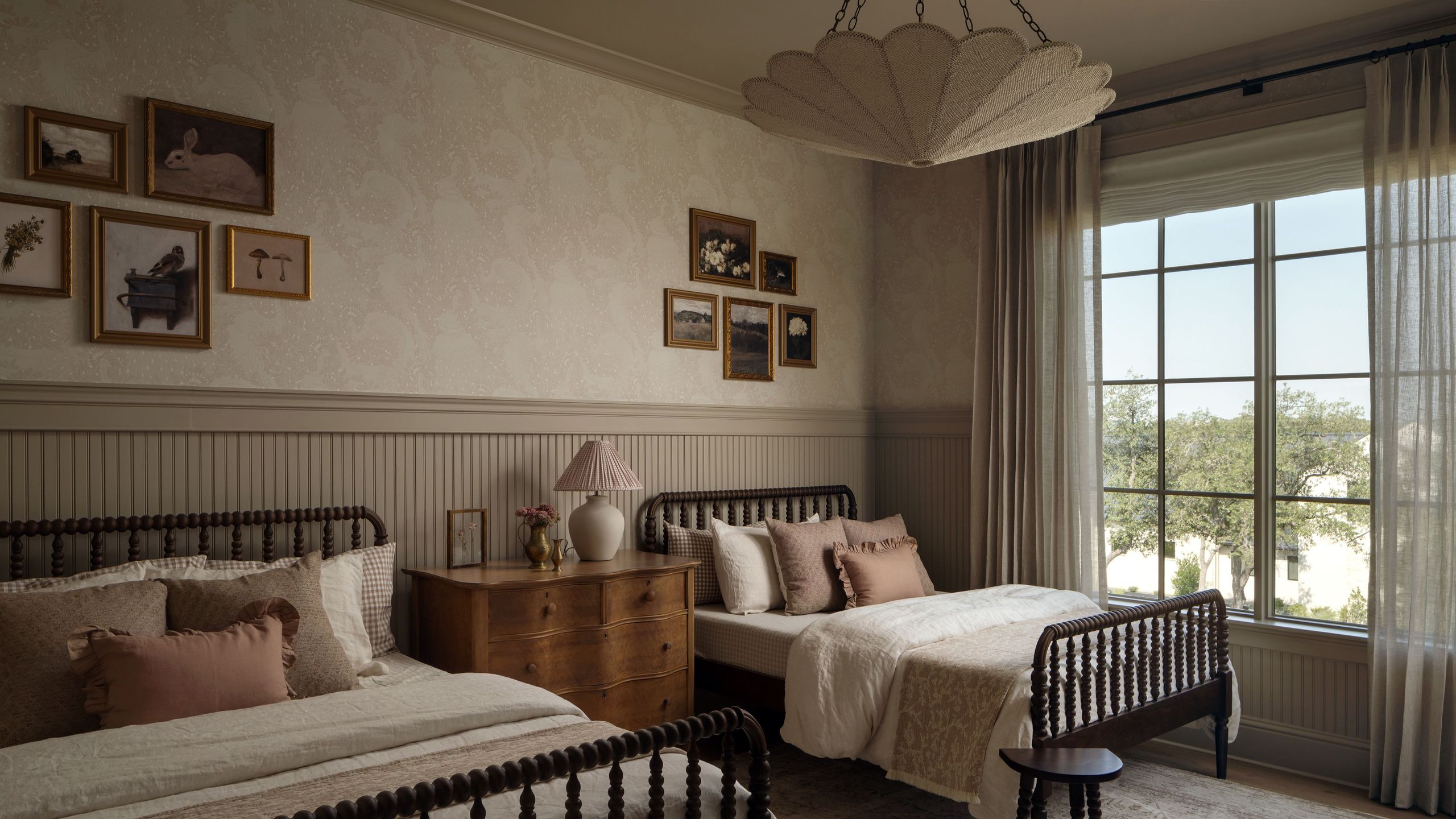 Warum „Double-Dressing“ das High-End-Fenstergeheimnis ist, das Sie brauchen – und 3 Luxuskombinationen, die den Look perfekt machen