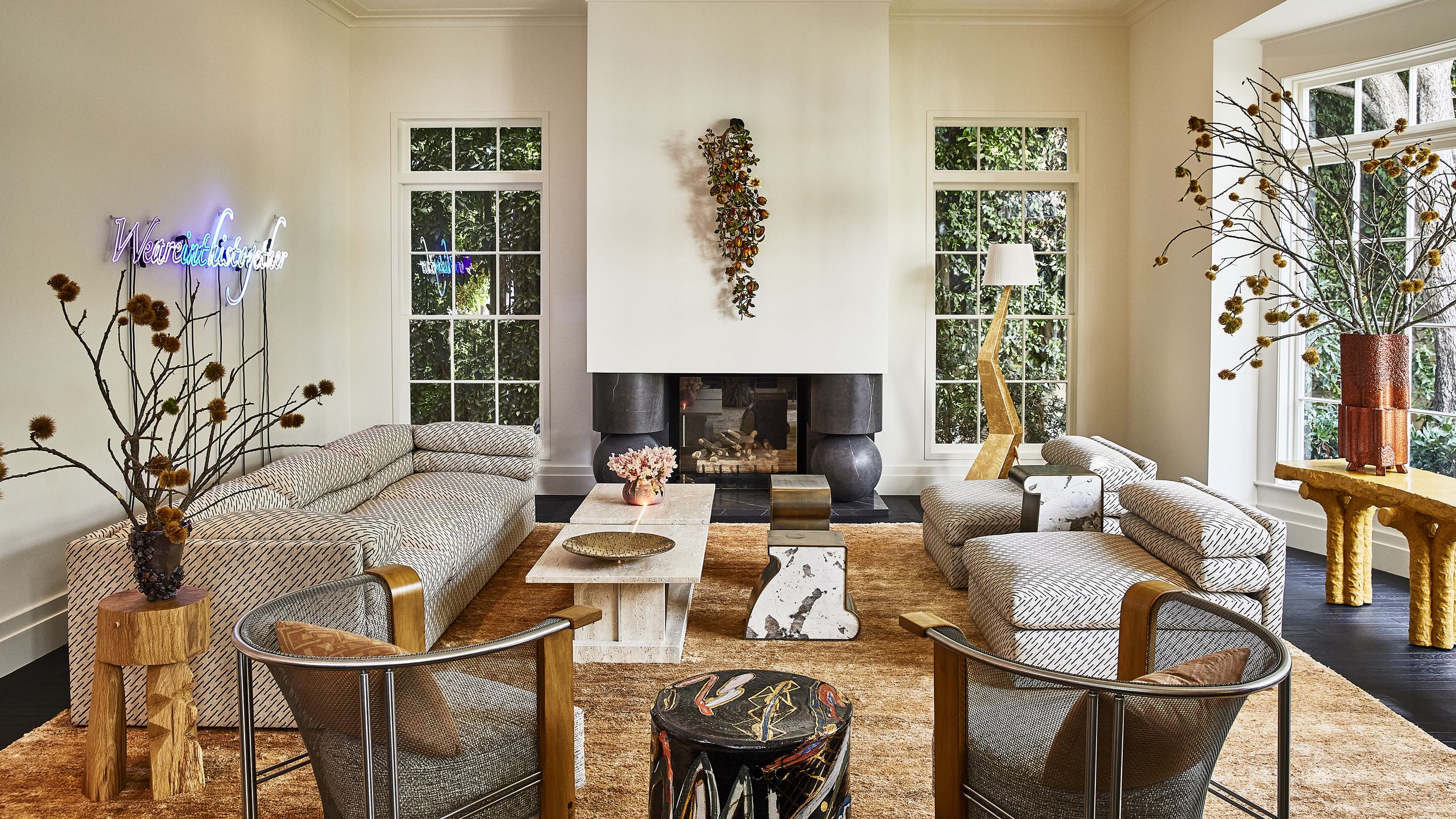 Was ist der Friction-Maxxing-Trend? Der absichtliche Konflikt, der die interessantesten Häuser von heute definiert