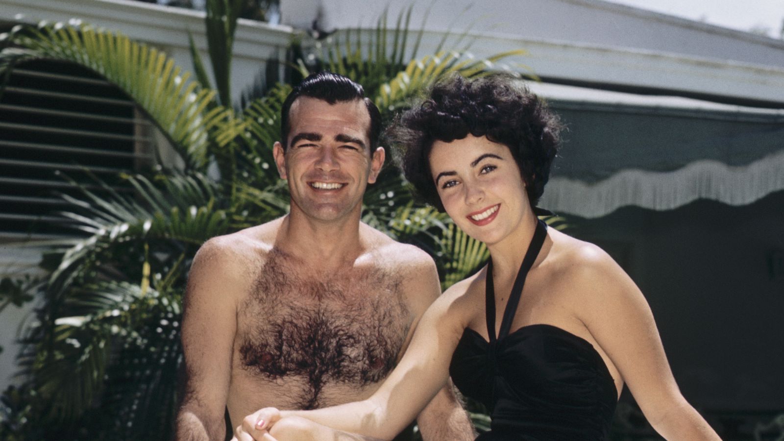 Elizabeth Taylor an ihrem Pool im Jahr 1949