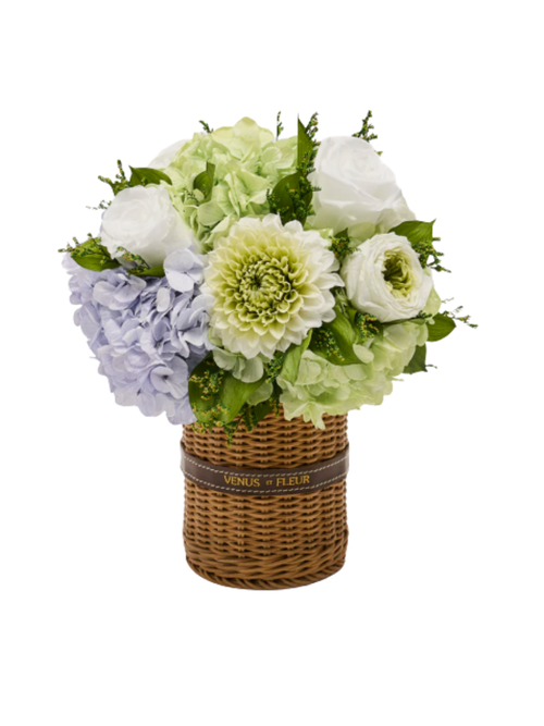 Fleura Heirloom Korbvase mit gemischten Dahlien und Hortensien