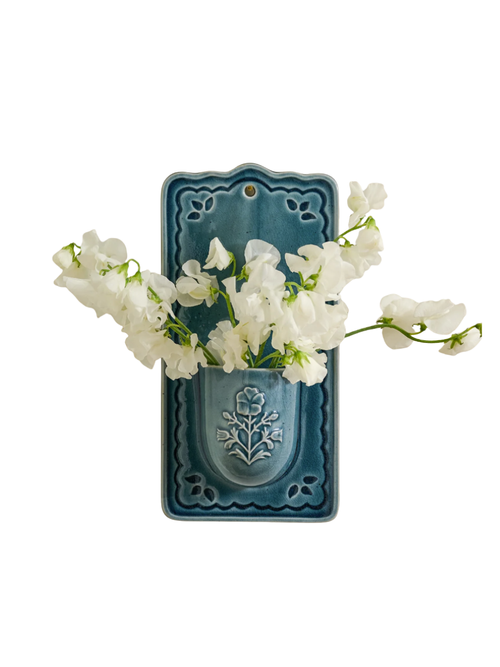 Laison Wandtasche aus Keramik mit geprägtem Blumenmuster