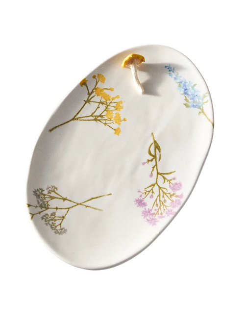 Servierplatte mit Blumensträußen