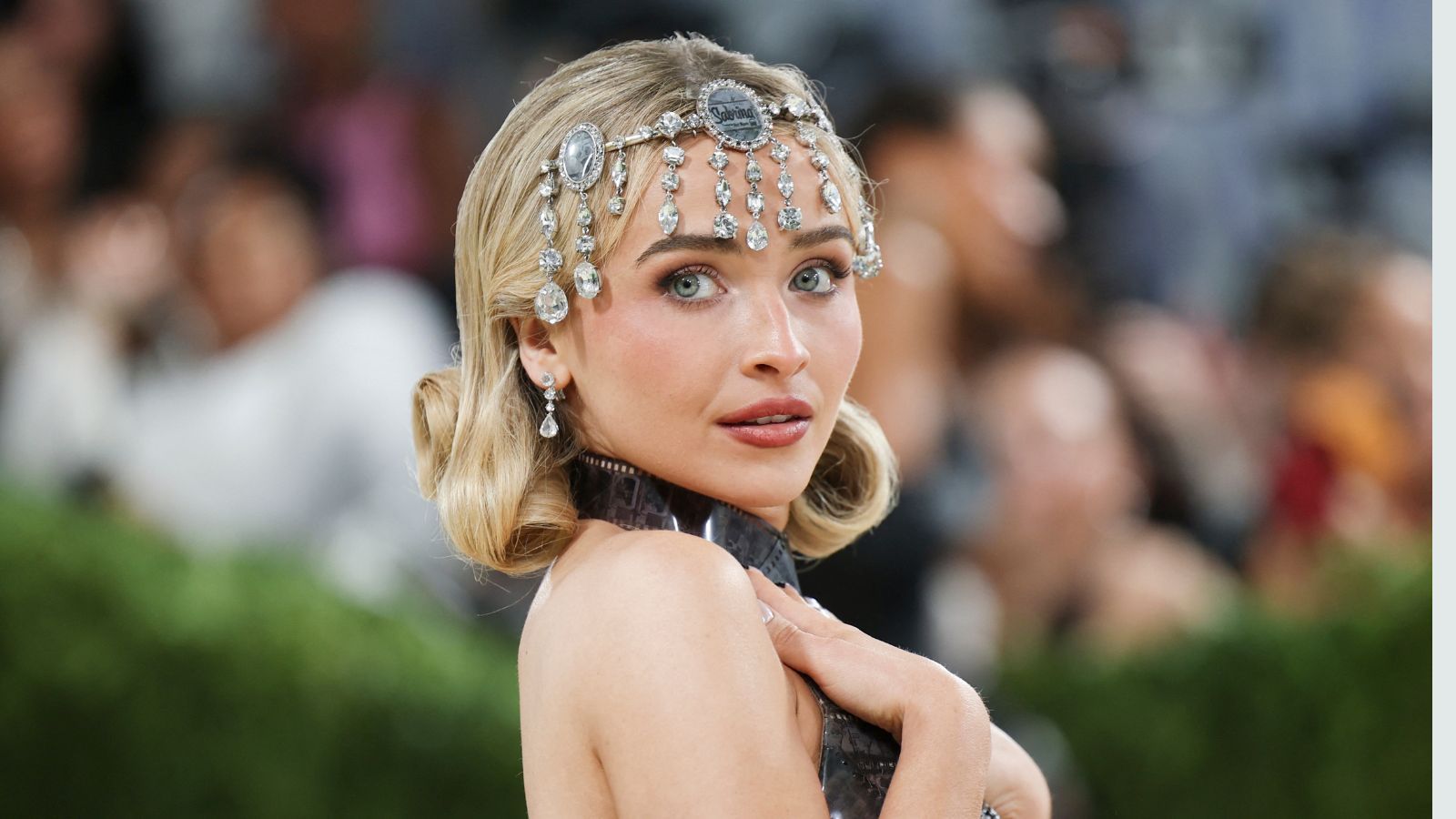 sabrina carpenter at the met gala