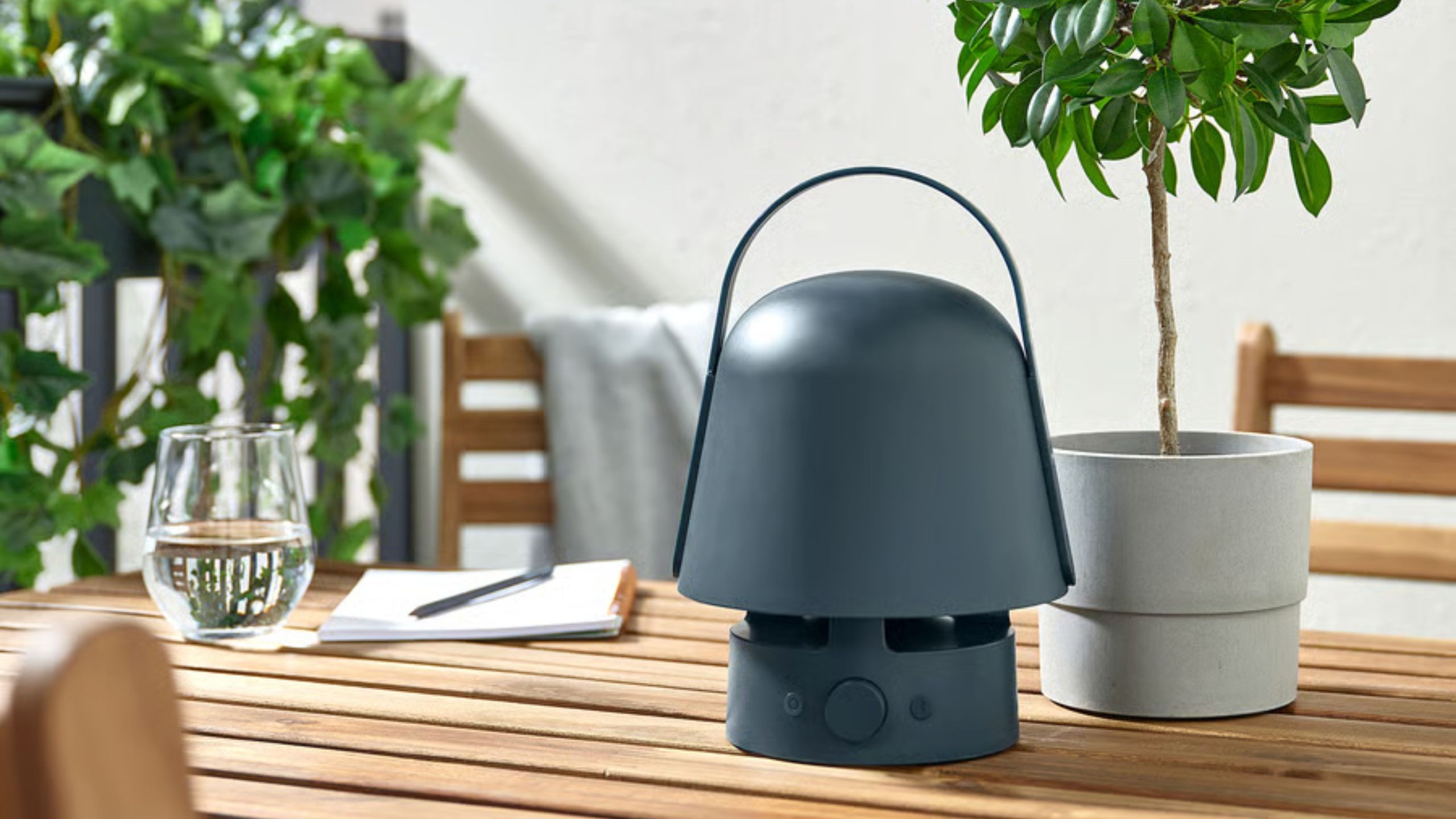 Die neue tragbare Bluetooth-Lampe von IKEA kombiniert sanfte Beleuchtung und beeindruckende Lautsprecher in einem smarten Sommerkauf