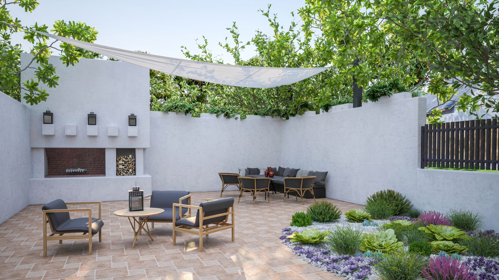 Eine große Terrasse, die mit einem Sonnensegel bedeckt ist